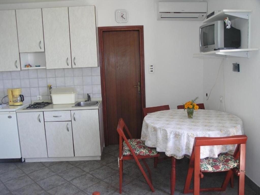 Apartments Ana Бибинє Екстер'єр фото