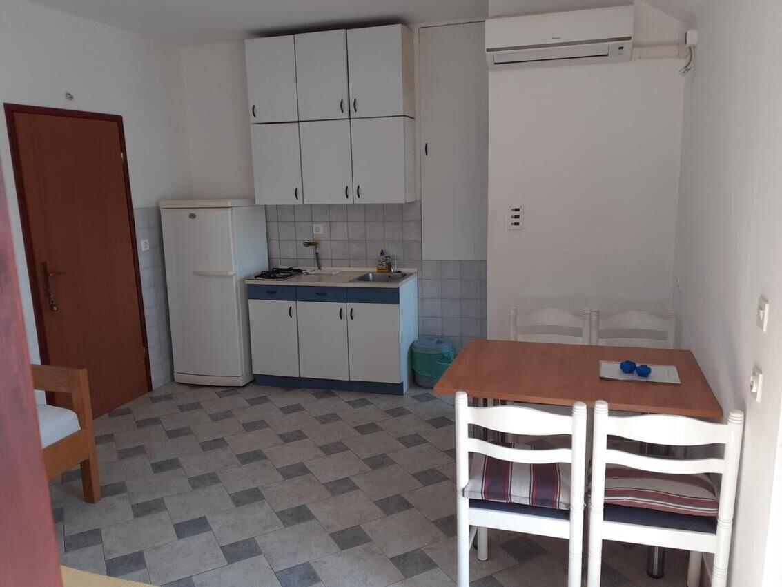 Apartments Ana Бибинє Екстер'єр фото