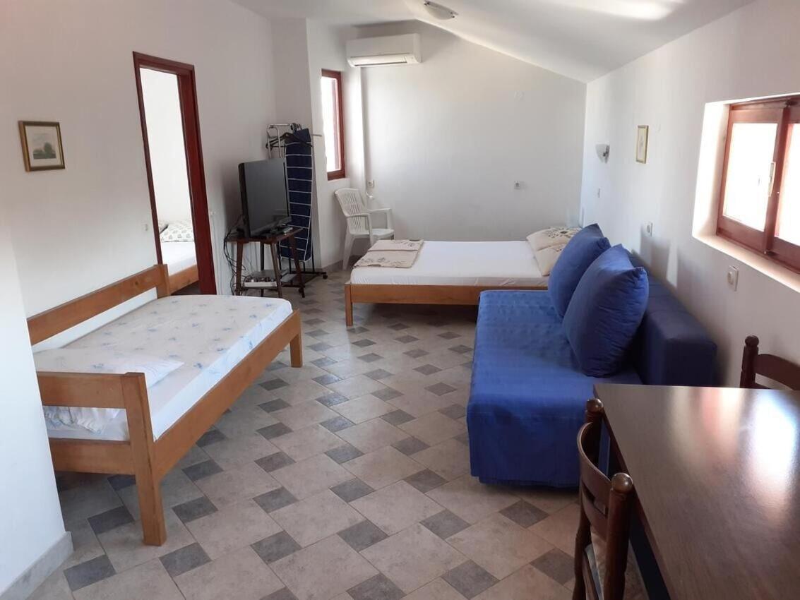 Apartments Ana Бибинє Екстер'єр фото