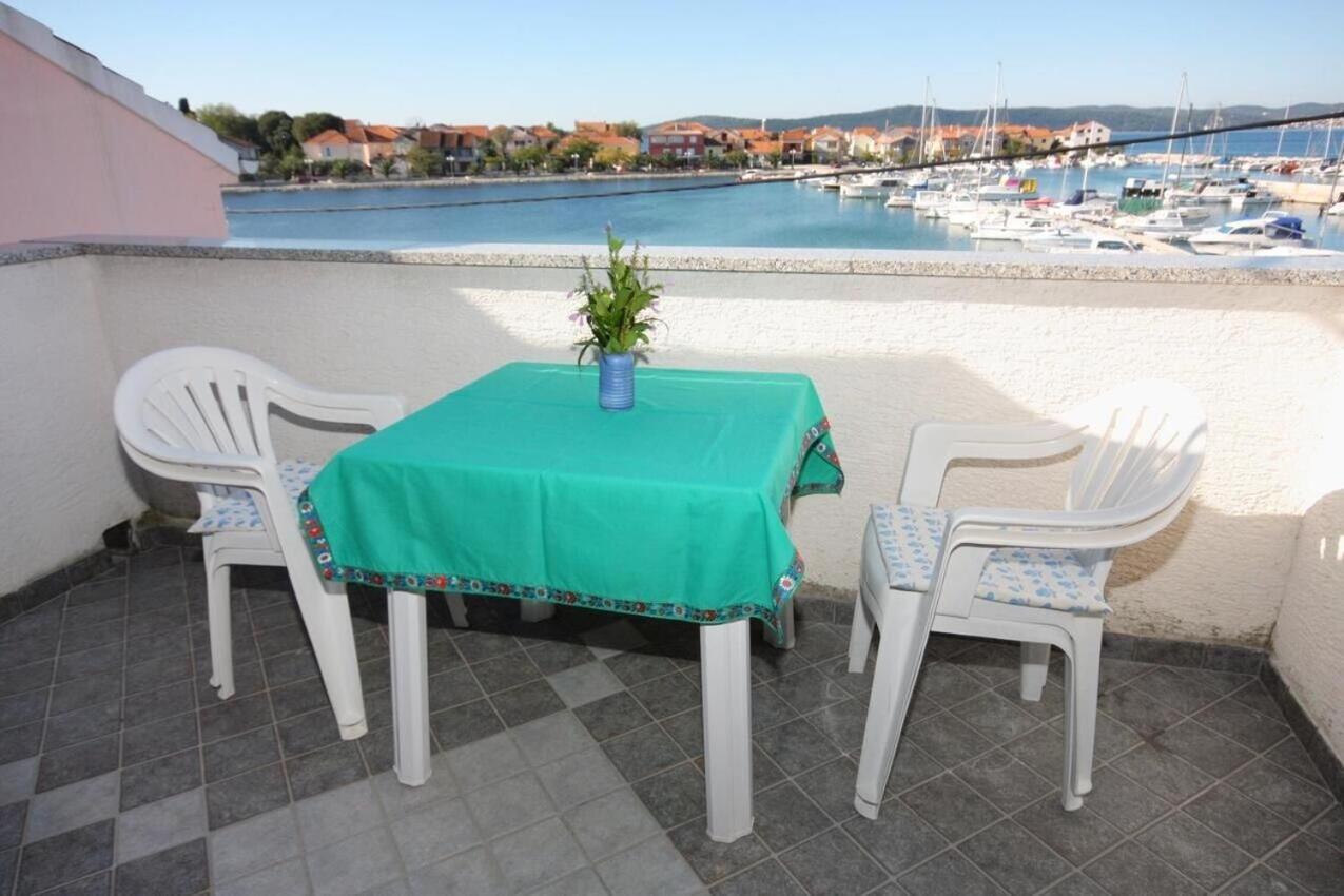 Apartments Ana Бибинє Екстер'єр фото