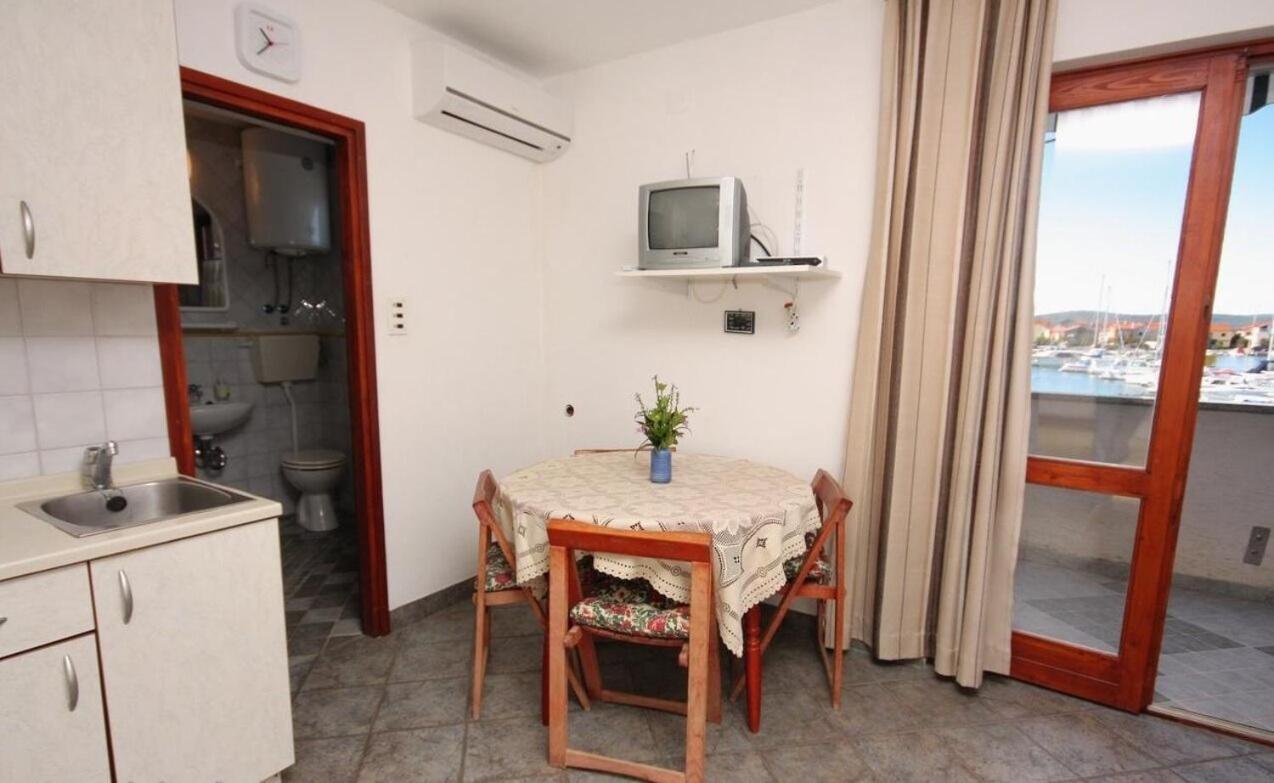 Apartments Ana Бибинє Екстер'єр фото