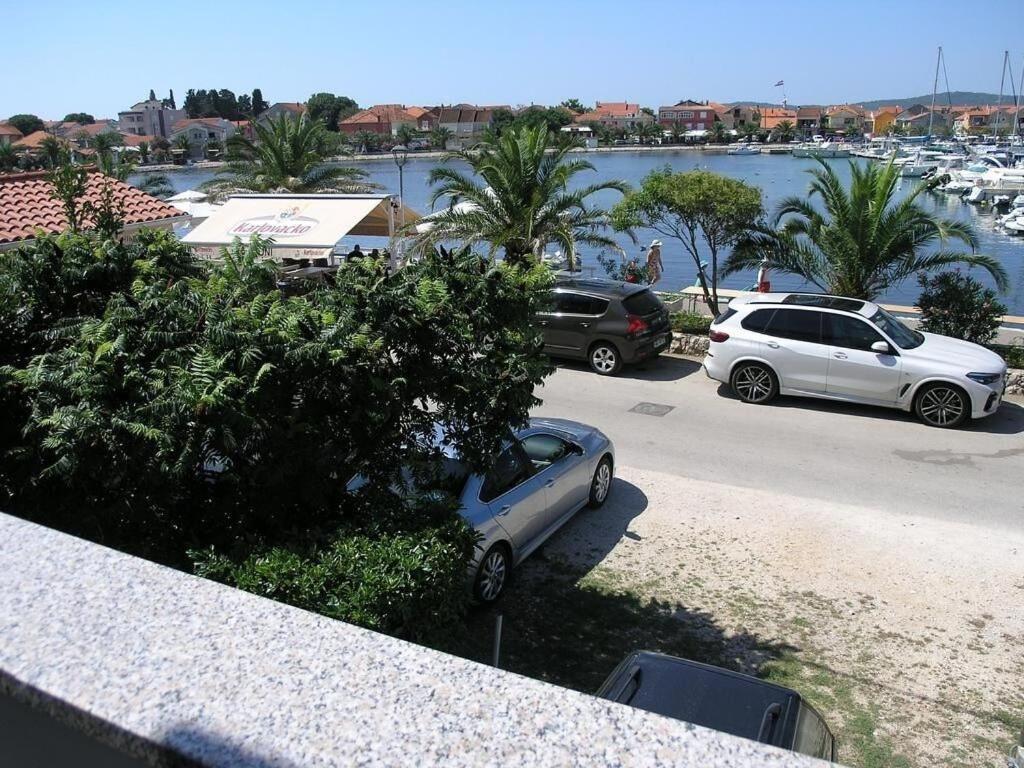 Apartments Ana Бибинє Екстер'єр фото