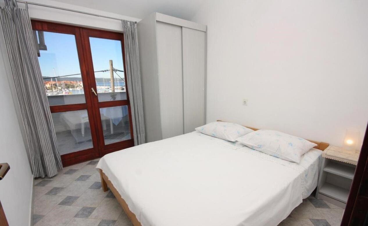 Apartments Ana Бибинє Екстер'єр фото