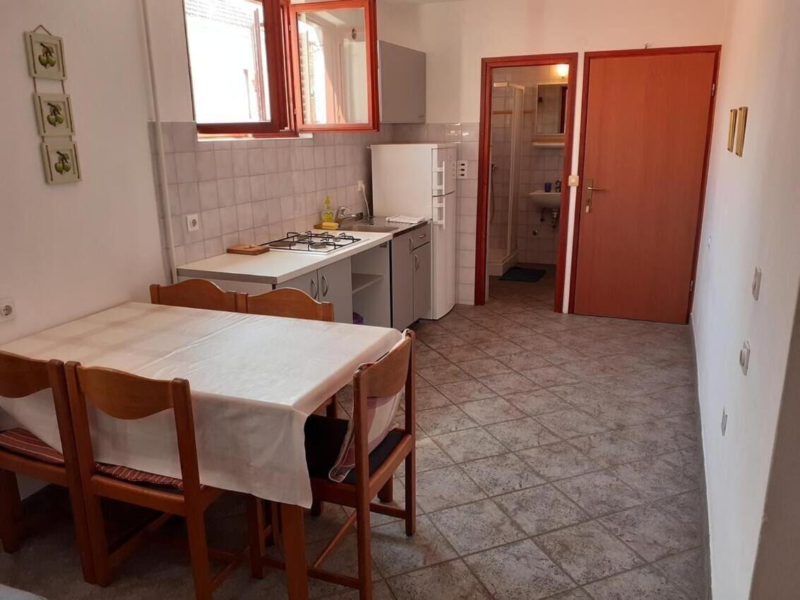 Apartments Ana Бибинє Екстер'єр фото