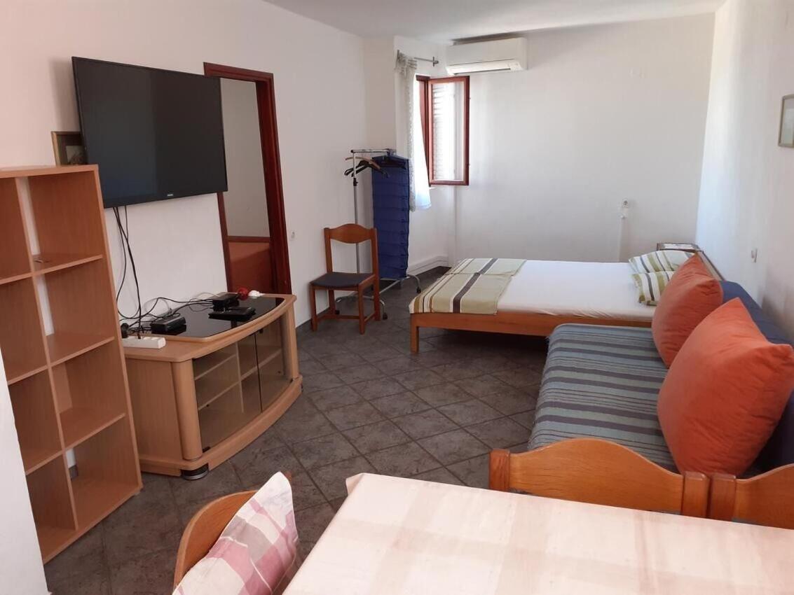 Apartments Ana Бибинє Екстер'єр фото