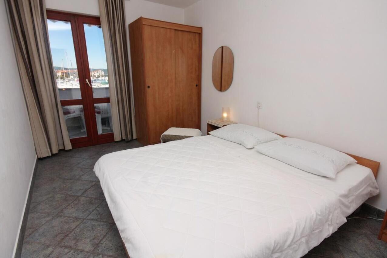 Apartments Ana Бибинє Екстер'єр фото