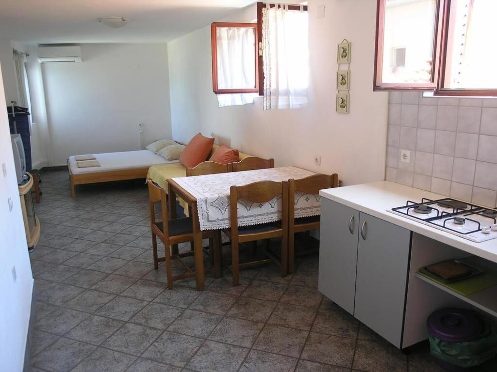 Apartments Ana Бибинє Екстер'єр фото